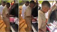 Mum pranks her son, gives him "potato chips" as graduation gift, packs it together with brand new iPhone