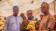 Gwamnan APC ya rabawa mutum 30000 marasa karfi garin kwaki domin 'inganta tattali'