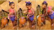 Girl in native wrapper dances while fetching water with clay pot, video of sweet moves goes viral on TikTok