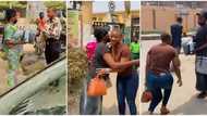 Young Nigerian lady puts smile on face of hawker who gave her nose mask for free, gifts her N20k in video