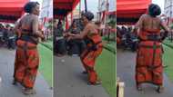 "E still dey body": Grandma in wrapper pulls off crazy dance show at funeral, people react