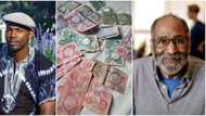 “I’ll Pay For Them”: Young Man Shows off Old Naira Notes of 2007 His Late Grandpa Left Behind, People Rush Him