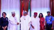 Da dumi-dumi: Buhari yana ganawa da shugaban INEC a Villa (Hotuna)