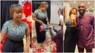 "I met my hubby online": Man who entered lady's Facebook DM proposes to her, she cries for joy