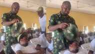 "He will do frog jump": Stern-looking soldier catches NYSC member sleeping inside hall, video goes viral