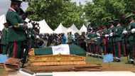 Mutuwar Attahiru da sauran sojoji: Buhari yayi umarnin sauke tutoci na kwanaki 3