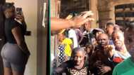 "I would just start crying": Nigerian lady locked in shop as her dressing draws crowd, video emerges