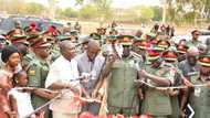 Buratai ya kaddamar da sabon katafaren ginin makaranta a hedikwatar soji ta Jaji (Hotuna)