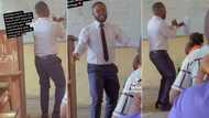 "I will never miss class": Nigerian lecturer shakes his waist for students in class, video trends