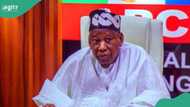 Shugaban APC, Abdullahi Ganduje ya raba ₦5.3m ga wadanda aka kona a harin masallaci