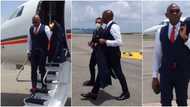 Video shows billionaire Tony Elumelu holding his suit jacket himself as he alights from plane, stirs reactions