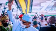 Da duminsa: Buhari ya koma Abuja bayan ziyarar kwana 1 da ya kai Legas