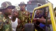 Army officers stop white man, policeman from breaking traffic law