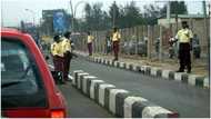 Lady cries out after LASTMA officials allegedly broke her windscreen while trying to switch lanes in Lagos (photos)
