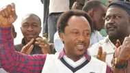 Wata tsaleliyar Budurwa ta saki hotunan dalleliyar motar da tace Shehu Sani ya yi mata kyauta
