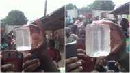 Hotunan da wasu kiristoci suka rantse cewar Annabi Isa ne a cikin wani farin dutse a Ibadan