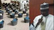 Abin kunya: Kwamishinan jihar Borno ya bayyana dalilinsa na raba ma matasa kayan shushaina