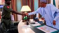 Maganar ta tsaro ce: An yi wata ganawar sirri tsakanin Buhari da Buratai (Hoto)