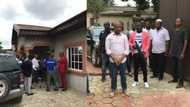 Notorious kidnapper Evans takes policemen to the isolated den he keeps his victims