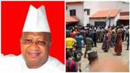 Sad! Tears flow as Isiaka Adeleke’s corpse was brought back to his residence (photo)
