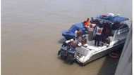 Fear, surprise as LASU student jumps into Lagos lagoon in a bid to kill self (video)