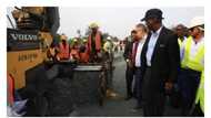 Fashola promises completion of federal roads in Enugu in 18 months