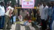 See how community members shut down SHELL gate, hires juju priest to block the gate (photo)