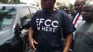 Farawa da iyawa: Fayose ya yi ma jami’an EFCC tirjiya akan bahallatsar naira biliyan1.3