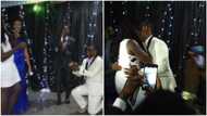 AAU lecturer proposes to his girlfriend during students' dinner (photos)