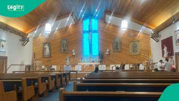 Grief as Catholic priest slumps, dies while delivering homily, photo emerges