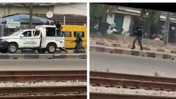 Wuya ko da magani: Bidiyon masu Okada suna tasa ƙeyar ƴan sanda a Lagos