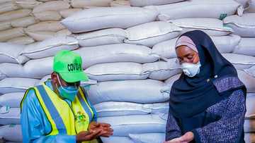 Gwamnatin tarayya ta damka tallafin kayan abinci a tirela fiye da 120 ga gwamnatin Kano (Hotuna)