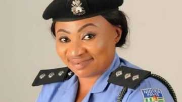 Zargin cin amana: Saurayi ya zabtare hannun budurwarsa da adda