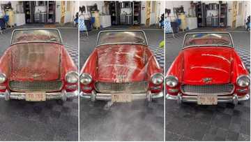 "The owner has passed away": Man brings out dirty car packed since 31 years ago, cleans it up in viral video