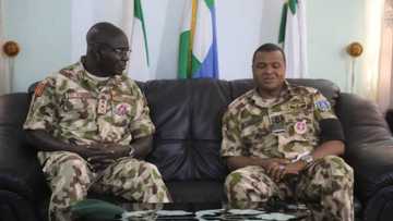 Mutuwar Sojoji a jirgin sama: Buratai ya kai ma babban hafsan Sojan sama ziyarar ta’aziyya