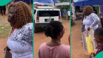Lady, 20, weeps after singlehandedly organising dad's burial: "What your siblings couldn't do"