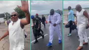 "Oga just dey cash out": Kizz Daniel's bouncer sighted guarding billionaire 'Baby Oku' at airport
