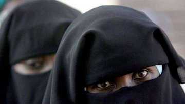 Allah-kenan: Allah ya kama wata mata dake kyamar masu sa hijabi a kasar Birtaniya