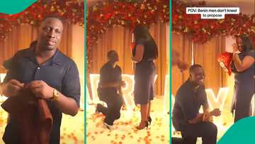 "It’s just to help" Nigerian man refuses to kneel for girlfriend during proposal, later gives in