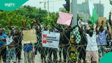 Photos show hungry, young protesters arraigned in Abuja court being fed biscuits