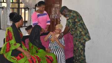 Rudunar soji ta kai ziyarar ta’aziya ga uwargidan sojan da ya mutu (hotuna)