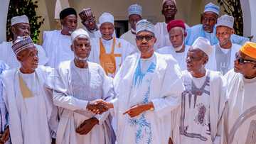 Labari cikin hotuna: Shugaba Buhari ya karbi bakuncin abokan karatunsa