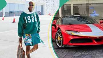 "Dis money too long": Reactions as Wizkid takes delivery of his new N1.4bn Ferrari, clip goes viral