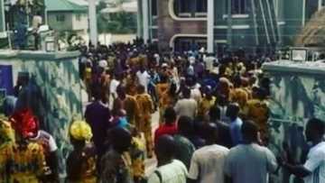 Al'ajabi: Wata mata ta fara aman sabbin N500 bayan dan damfara ya yi tsafi da ita