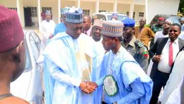 Gwamna Zulum ya bawa dan gudun hijira da ya lashe gasar musabaqar Alqur'ani kyautar N5m, sabuwar mota da sauransu (Hotuna)