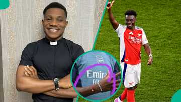 Pastor Jerry Eze reacts as he spots NSPPD band on footballer Bukayo Saka: "2-factor authentication"