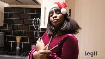 Nigerian woman teaches foreigners how to make efo riro, Nkwobi, other local dishes