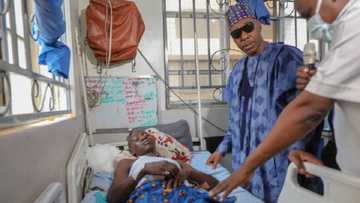 Hotuna: Zulum ya gana iyalan jami'an tsaron da suka mutu a harin Baga, ya ziyarci wadanda suka jikatta a asibiti