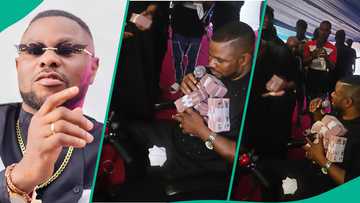 Yinka Ayefele could not believe his eyes as man rain bales of N5 notes on him, elicits reactions