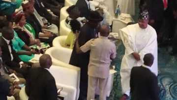 Yadda Adams Oshiomhole ke hada shugaba Buhari fada da gwamnoni, ana tsaka da neman tazarce